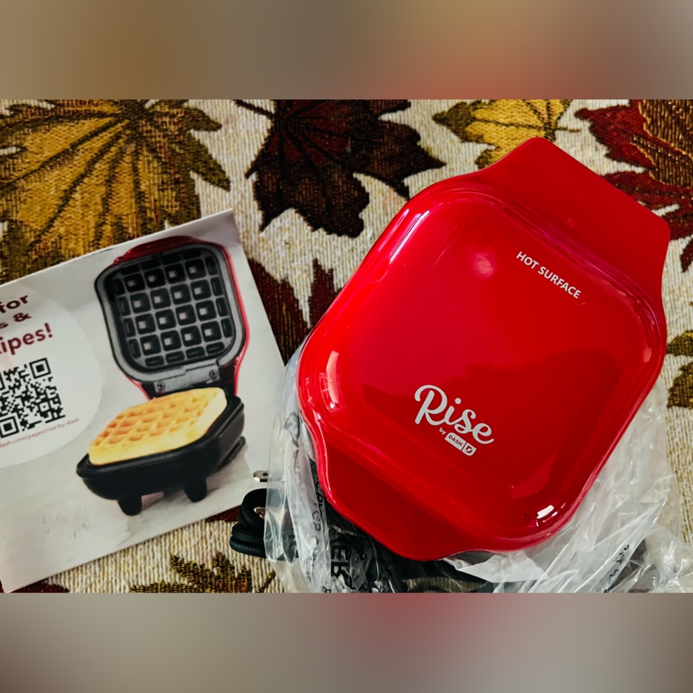 Red Mini Waffle Maker NIB - Picture 3 of 6